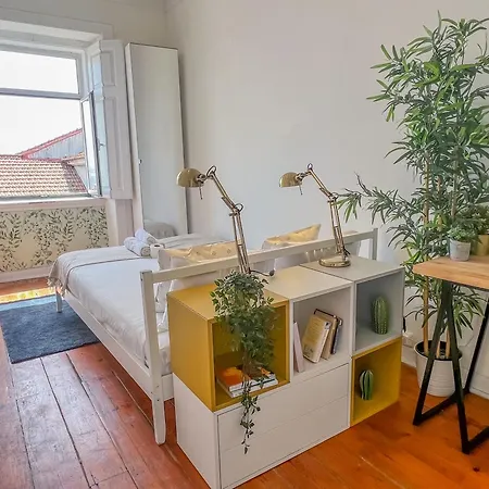 As A Local! Santos Historical Iv リスボン