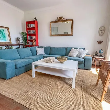 As A Local! Santos Historical Iv Лісабон